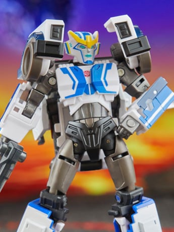 Transformers: Legacy United Deluxe Class Robots in Disguise 2015 Universe Strongarm Gallery Image 2