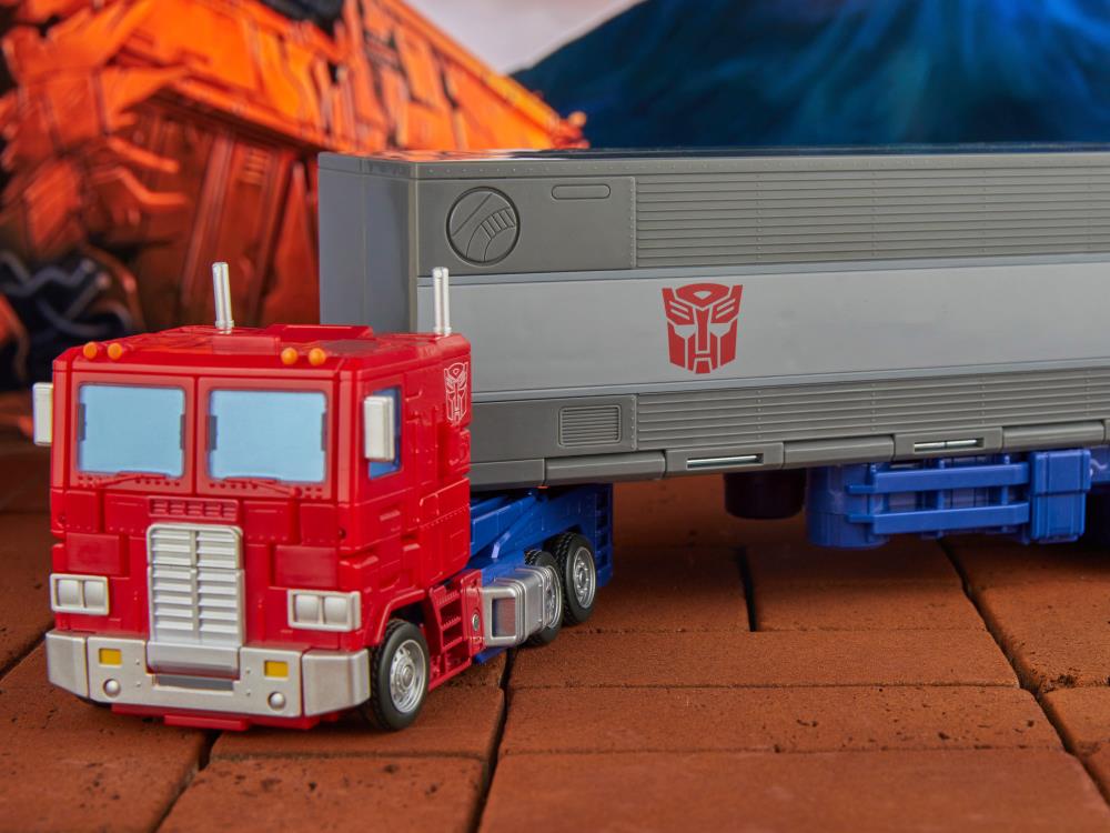 The Transformers: The Movie Studio Series 86-31 Commander Class Optimus Prime Action Figure Gallery Image 15