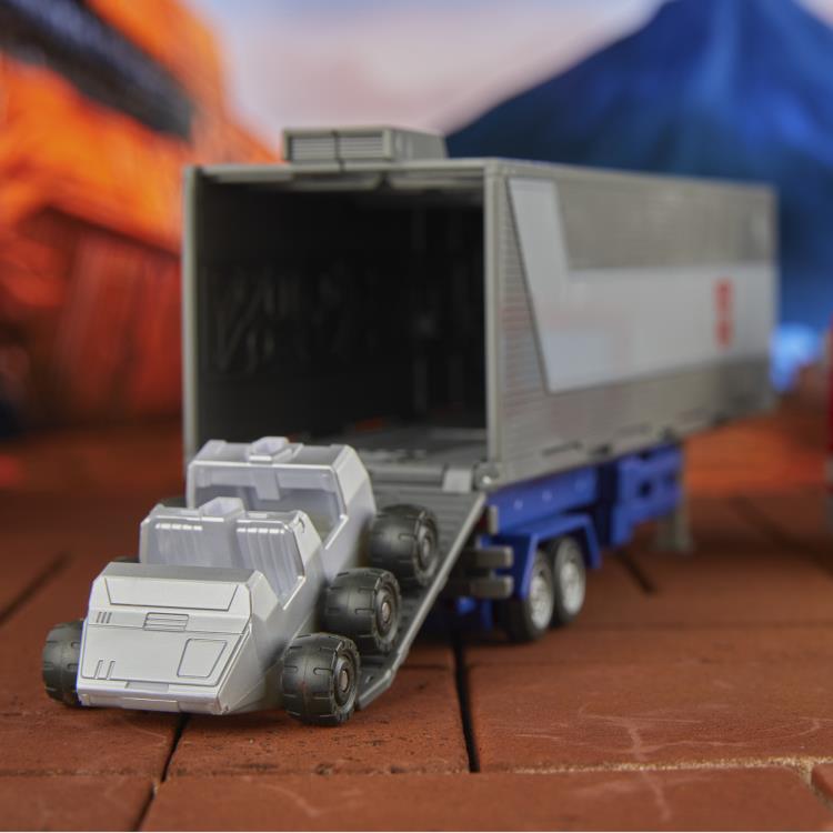 The Transformers: The Movie Studio Series 86-31 Commander Class Optimus Prime Action Figure Gallery Image 16