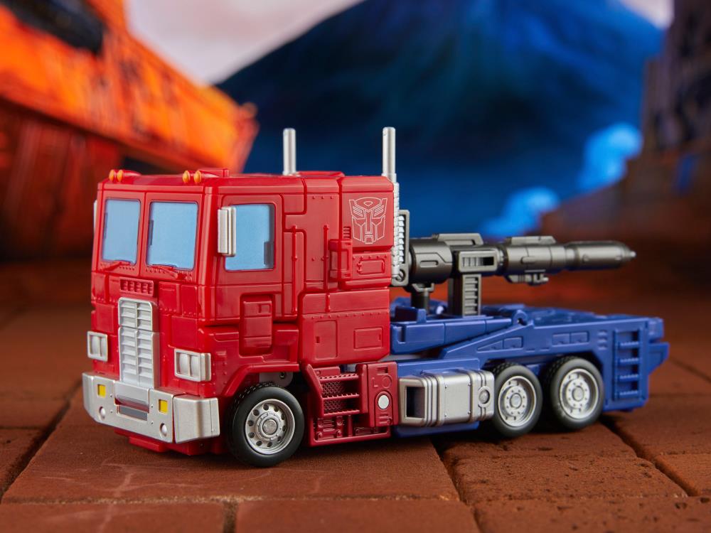 The Transformers: The Movie Studio Series 86-31 Commander Class Optimus Prime Action Figure Gallery Image 13