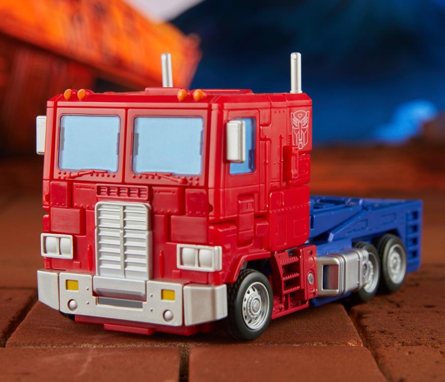 The Transformers: The Movie Studio Series 86-31 Commander Class Optimus Prime Action Figure Gallery Image 12