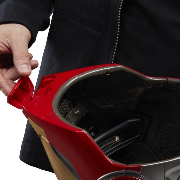 Avengers: Endgame Marvel Legends Iron Man Mark LXXXV 1:1 Scale Wearable Electronic Helmet Gallery Image 11
