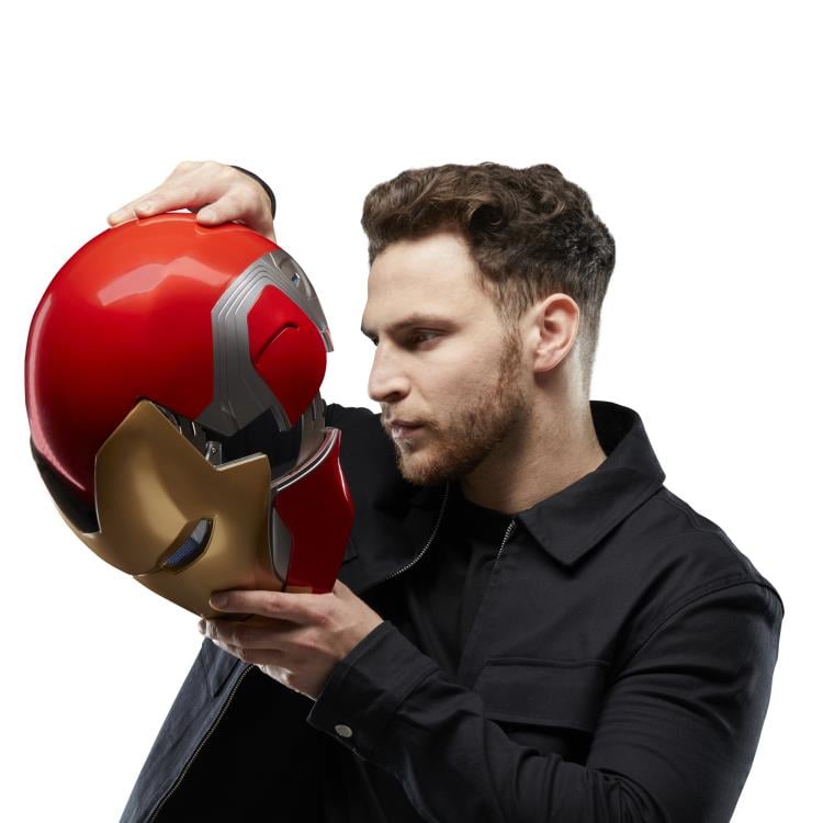 Avengers: Endgame Marvel Legends Iron Man Mark LXXXV 1:1 Scale Wearable Electronic Helmet Gallery Image 7