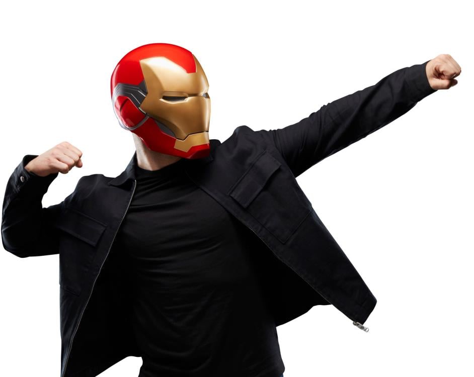 Avengers: Endgame Marvel Legends Iron Man Mark LXXXV 1:1 Scale Wearable Electronic Helmet Gallery Image 6