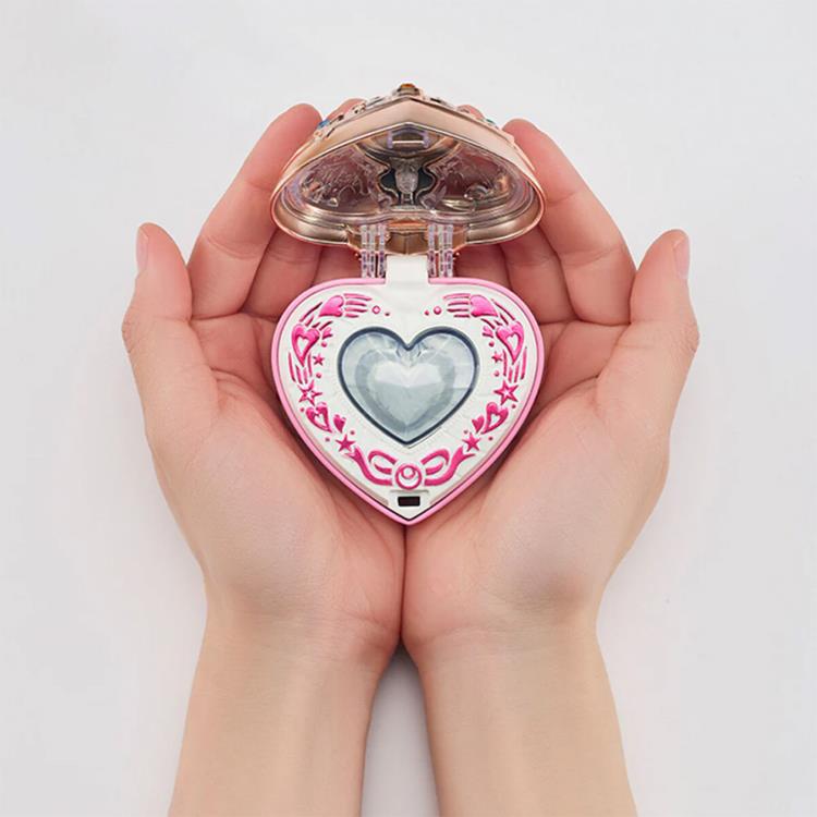 Sailor Moon S Miracle Shiny Series Cosmic Heart Compact Replica Gallery Image 3