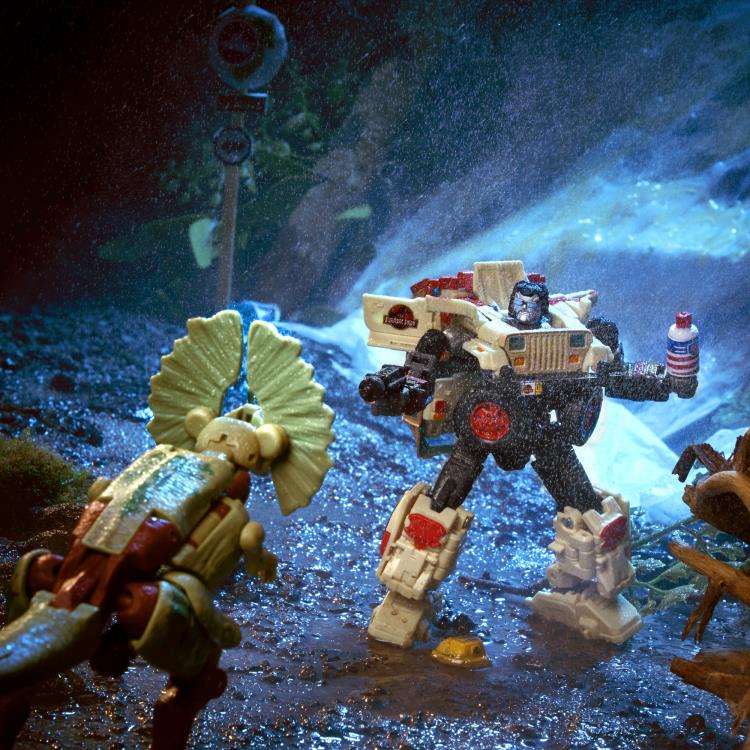 Transformers Collaborative Jurassic Park x Transformers Dilophocon & Autobot JP12 Exclusive Two-Pack Gallery Image 14