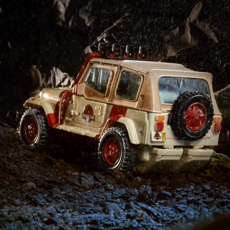 Transformers Collaborative Jurassic Park x Transformers Dilophocon & Autobot JP12 Exclusive Two-Pack Gallery Image 10