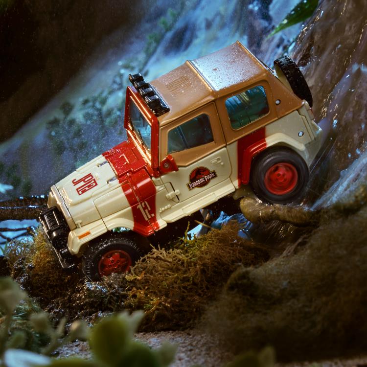 Transformers Collaborative Jurassic Park x Transformers Dilophocon & Autobot JP12 Exclusive Two-Pack Gallery Image 11