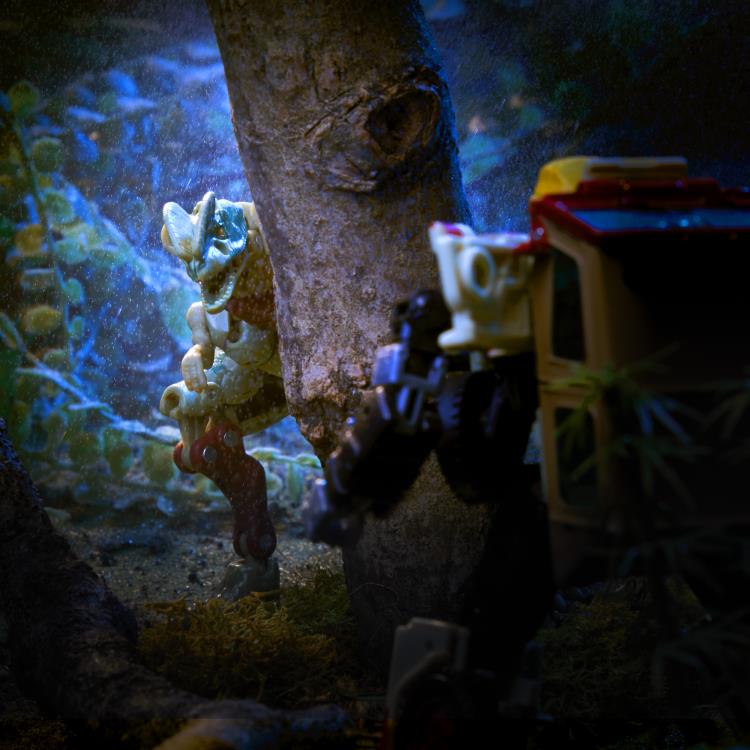 Transformers Collaborative Jurassic Park x Transformers Dilophocon & Autobot JP12 Exclusive Two-Pack Gallery Image 13