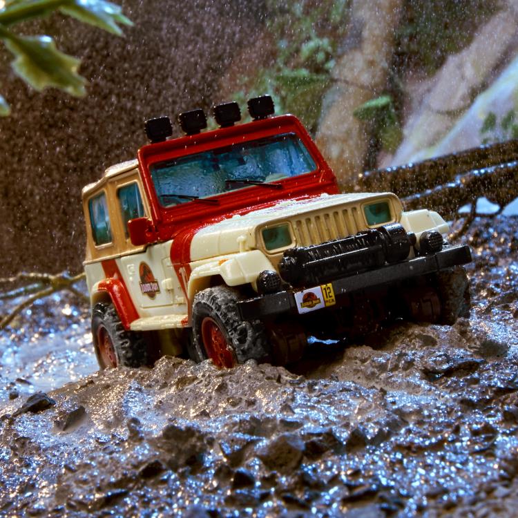 Transformers Collaborative Jurassic Park x Transformers Dilophocon & Autobot JP12 Exclusive Two-Pack Gallery Image 9