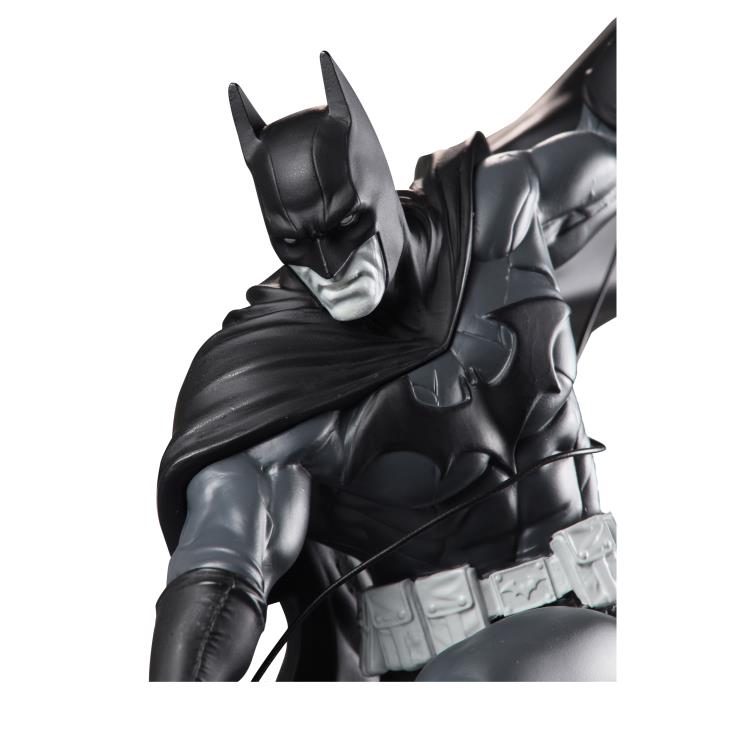 Batman Black & White Batman 1/10 Scale Limited Edition Statue (InHyuk Lee) Gallery Image 6