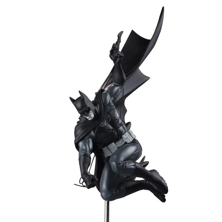 Batman Black & White Batman 1/10 Scale Limited Edition Statue (InHyuk Lee) Gallery Image 3