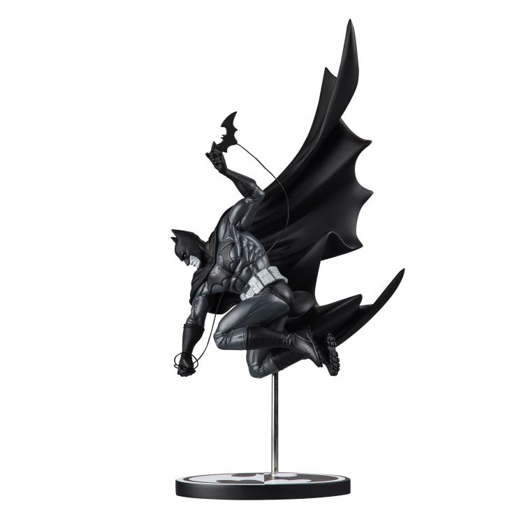 Batman Black & White Batman 1/10 Scale Limited Edition Statue (InHyuk Lee) Gallery Image 4