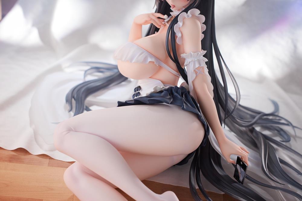 Azur Lane Indomitable (Kedarui Maid Ver.) 1/4 Scale Figure Gallery Image 12