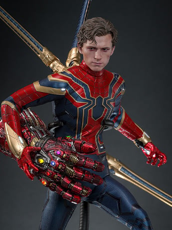 Avengers: Endgame MMS761 Iron Spider 1/6th Scale Collectible Figure Gallery Image 2