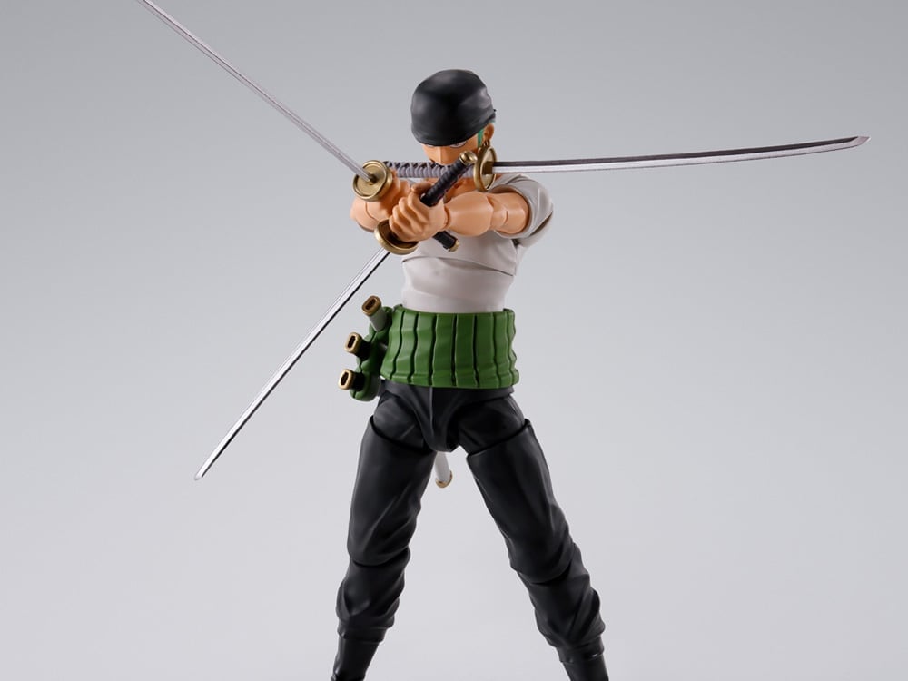 One Piece S.H.Figuarts Roronoa Zoro (Romance Dawn) Action Figure Gallery Image 1