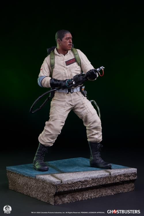Ghostbusters Premier Series Winston 1/4 Scale Statue Gallery Image 16