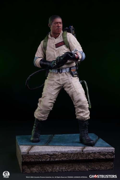 Ghostbusters Premier Series Winston 1/4 Scale Statue Gallery Image 9