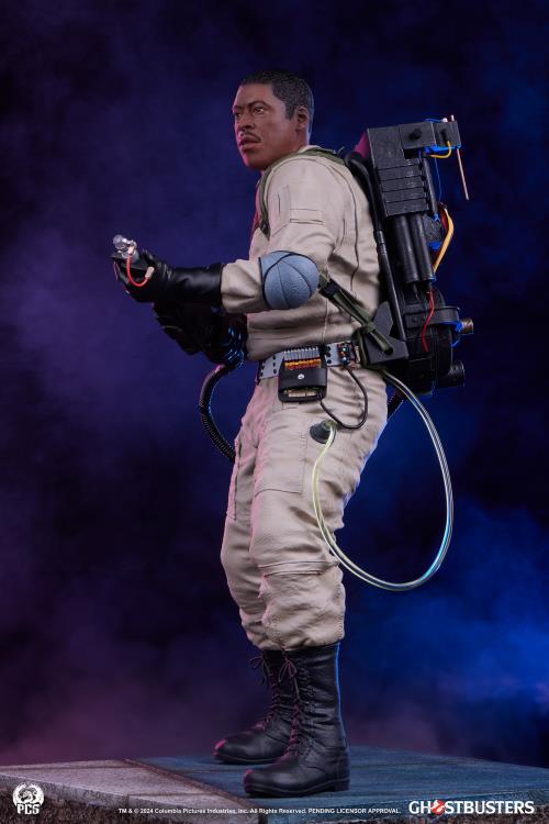 Ghostbusters Premier Series Winston 1/4 Scale Statue Gallery Image 5