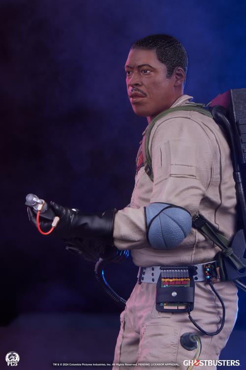 Ghostbusters Premier Series Winston 1/4 Scale Statue Gallery Image 7