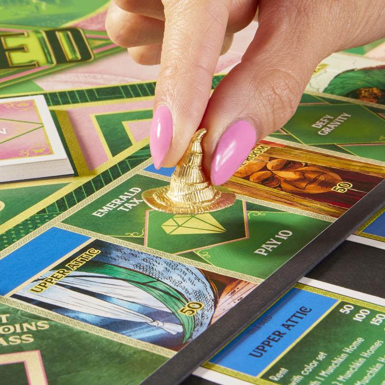 Monopoly: Wicked Movie Edition Gallery Image 11