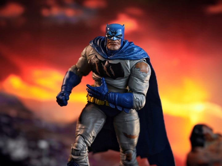 Batman: The Dark Knight Returns DC Multiverse Collector Edition Batman (Battle Damage Blue) Action Figure Gallery Image 1