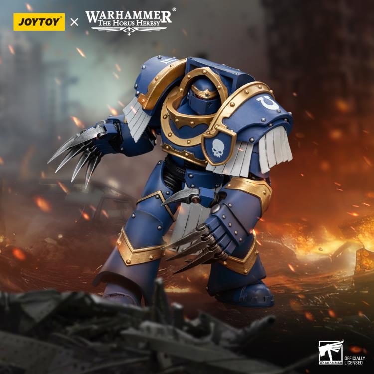 Warhammer: The Horus Heresy Ultramarines Cataphractii Terminator Squad Terminator with Lightning Claws 1/18 Scale Action Figure Gallery Image 3