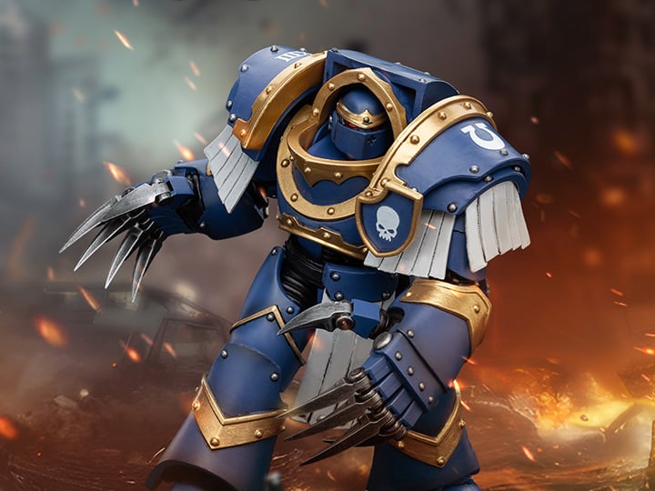 Warhammer: The Horus Heresy Ultramarines Cataphractii Terminator Squad Terminator with Lightning Claws 1/18 Scale Action Figure Gallery Image 1