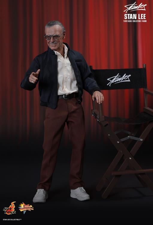 Stan Lee MMS327 Stan Lee 1/6th Scale Collectible Figure Gallery Image 11
