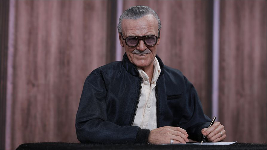 Stan Lee MMS327 Stan Lee 1/6th Scale Collectible Figure Gallery Image 6