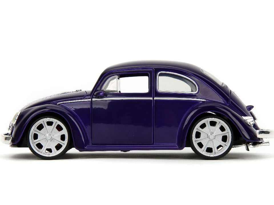 Wednesday Hollywood Rides Wednesday Addams & Thing Figures & Volkswagen Beetle 1/24 Scale Model Gallery Image 13