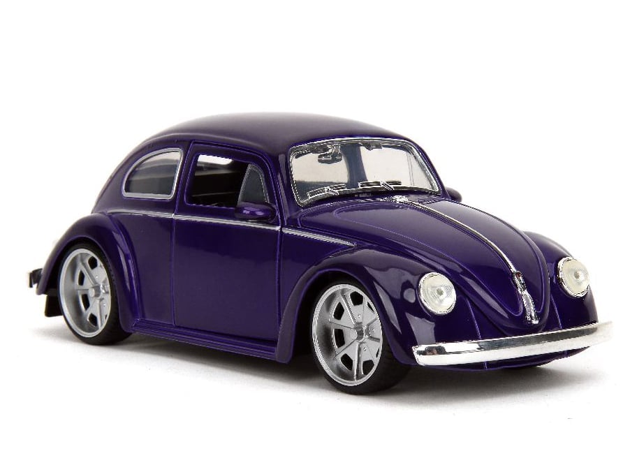 Wednesday Hollywood Rides Wednesday Addams & Thing Figures & Volkswagen Beetle 1/24 Scale Model Gallery Image 6