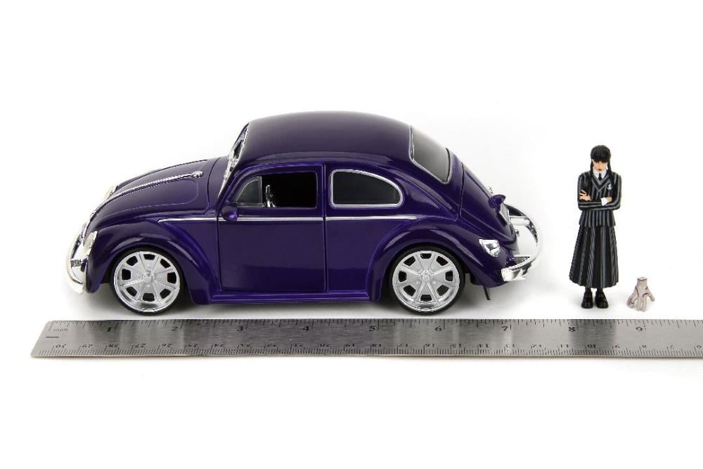 Wednesday Hollywood Rides Wednesday Addams & Thing Figures & Volkswagen Beetle 1/24 Scale Model Gallery Image 22