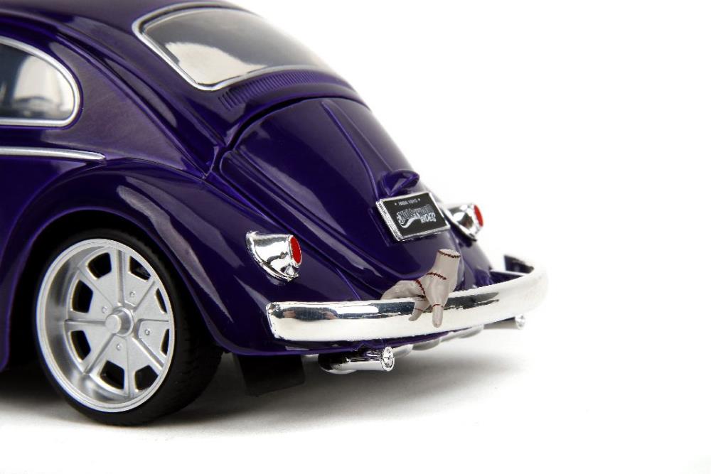 Wednesday Hollywood Rides Wednesday Addams & Thing Figures & Volkswagen Beetle 1/24 Scale Model Gallery Image 11