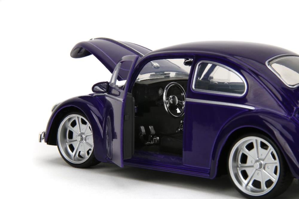 Wednesday Hollywood Rides Wednesday Addams & Thing Figures & Volkswagen Beetle 1/24 Scale Model Gallery Image 9