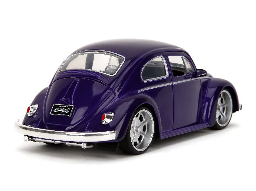 Wednesday Hollywood Rides Wednesday Addams & Thing Figures & Volkswagen Beetle 1/24 Scale Model Gallery Image 4