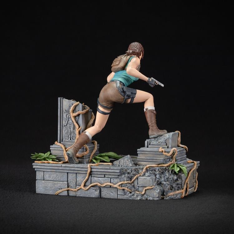 Tomb Raider Lara Croft Statue Gallery Image 8