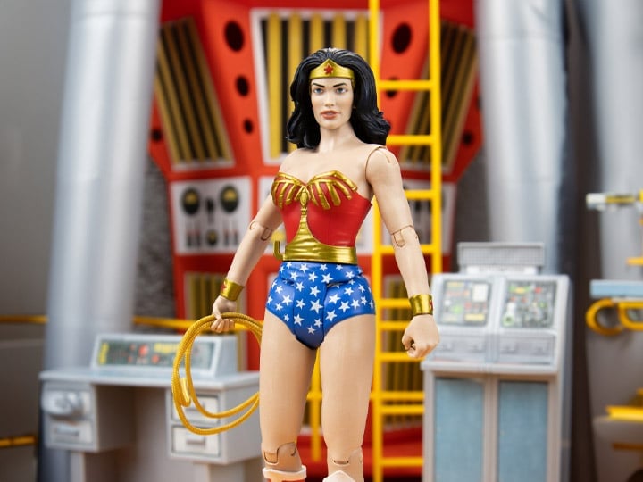Batman '66 DC Retro Wonder Woman Action Figure Gallery Image 1