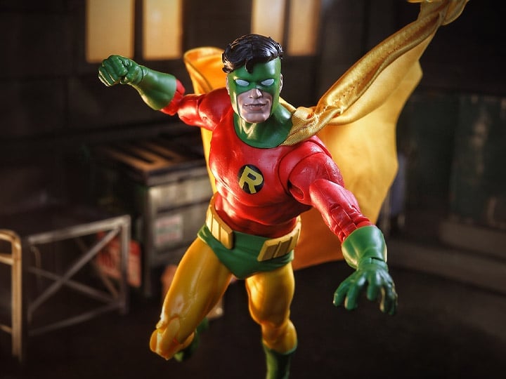 Crisis on Infinite Earths Robin (Earth-2) 7" Action Figure (With Digital Code) Gallery Image 1