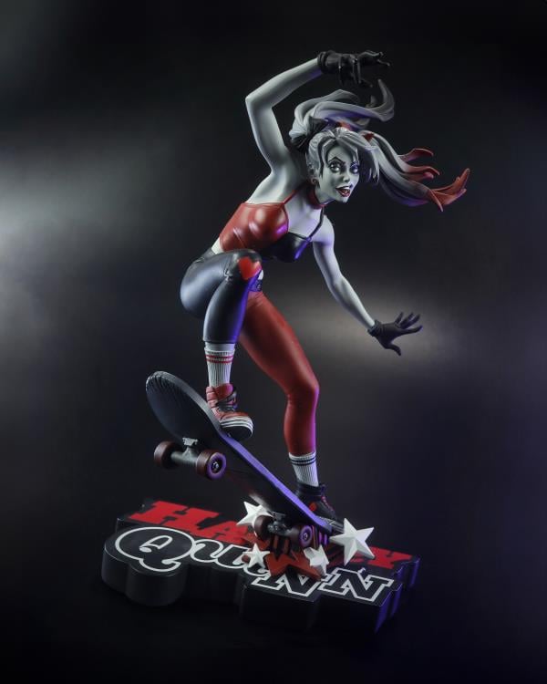 Harley Quinn Red, White & Black Harley Quinn 1/10 Scale Limited Edition Statue (Ivan Tao) Gallery Image 3
