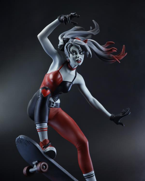 Harley Quinn Red, White & Black Harley Quinn 1/10 Scale Limited Edition Statue (Ivan Tao) Gallery Image 5