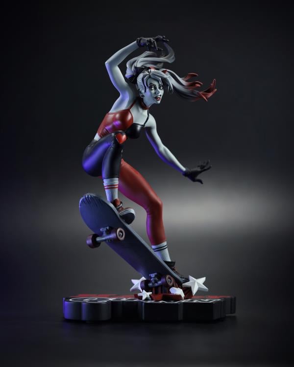 Harley Quinn Red, White & Black Harley Quinn 1/10 Scale Limited Edition Statue (Ivan Tao) Gallery Image 4