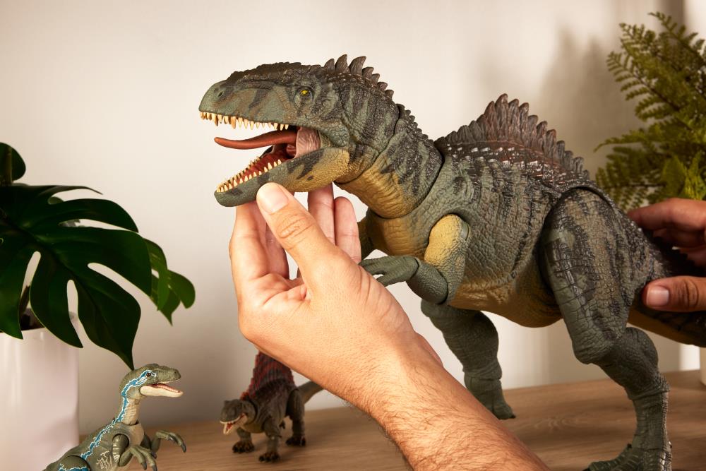 Jurassic World Hammond Collection Giganotosaurus Gallery Image 9