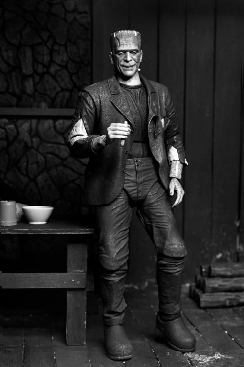 Universal Monsters Ultimate Bride of Frankenstein Frankenstein's Monster (Black & White Ver.) Action Figure Gallery Image 4