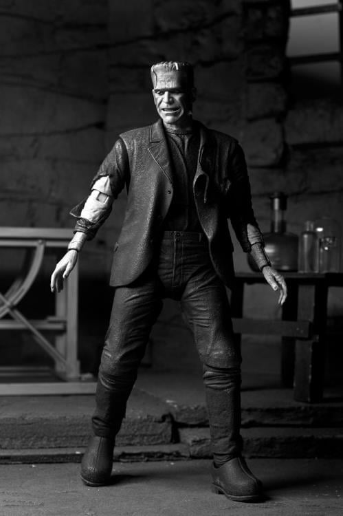 Universal Monsters Ultimate Bride of Frankenstein Frankenstein's Monster (Black & White Ver.) Action Figure Gallery Image 5