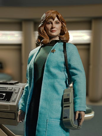 Star Trek: The Next Generation Dr. Beverly Crusher (Standard Ver.) 1/6 Scale Figure Gallery Image 2