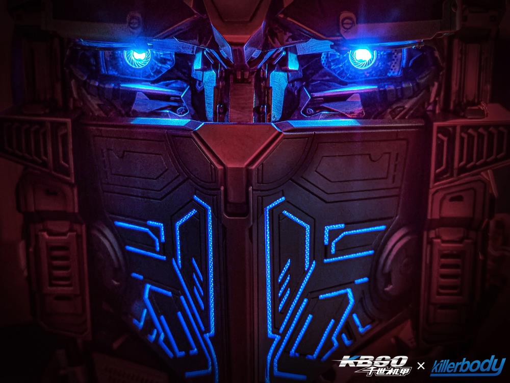 Transformers: Bumblebee Optimus Prime Wearable Electronic Helmet (Upgraded Ver.) Gallery Image 10