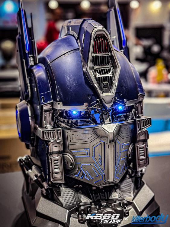 Transformers: Bumblebee Optimus Prime Wearable Electronic Helmet (Upgraded Ver.) Gallery Image 4