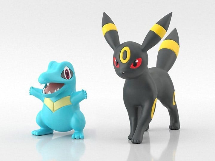 Pokemon Scale World Johto Region Totodile & Umbreon Figure Set Gallery Image 1