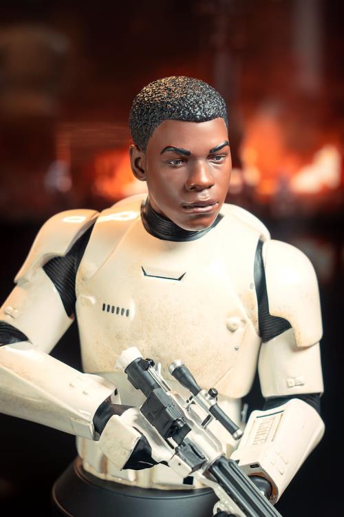 Star Wars: The Force Awakens FN-2187 1/6 Scale Limited Edition Exclusive Bust Gallery Image 12